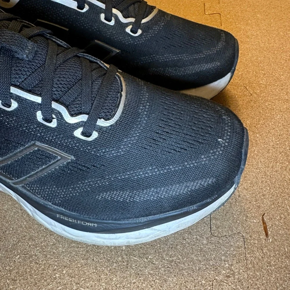 New Balance Fresh Foam 680v8 Womens Running Shoes Black White W680LK8 Size 8D